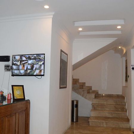 Standard Hotel And Resturant Srīnagar 외부 사진
