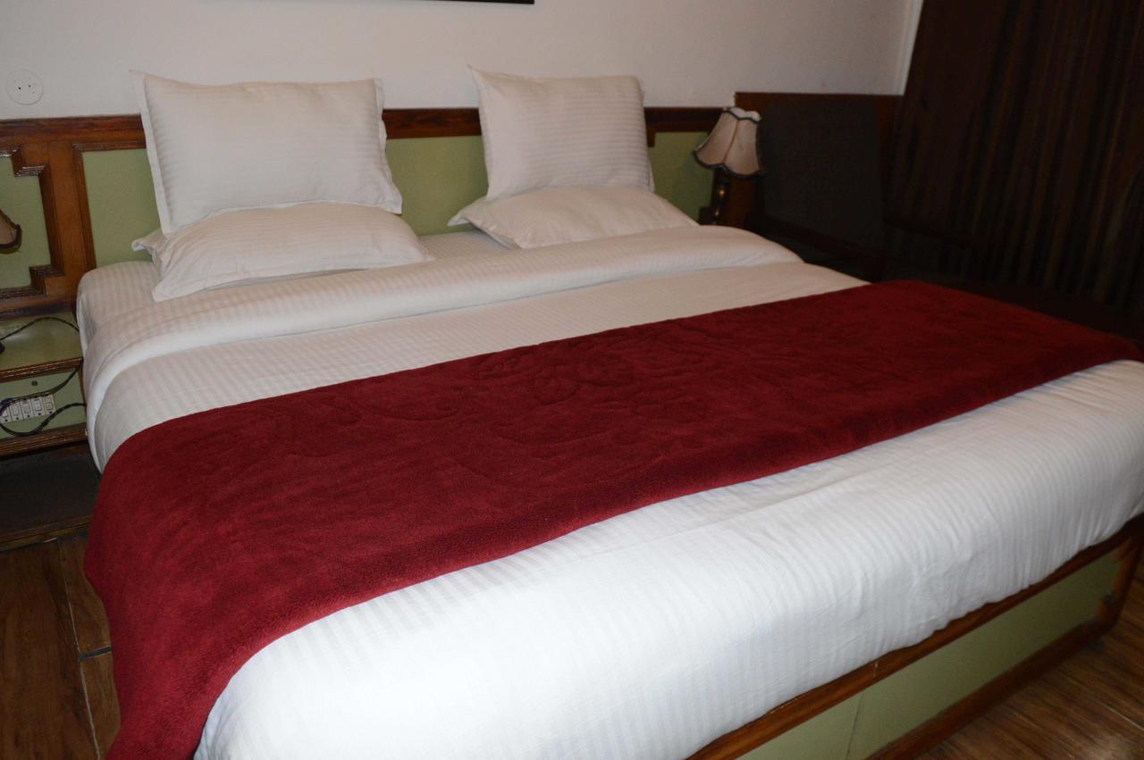 Standard Hotel And Resturant Srīnagar 외부 사진